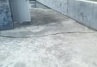 高港楼顶漏水维修公司分享下如何解决卫生间隐蔽部位漏水的问题?