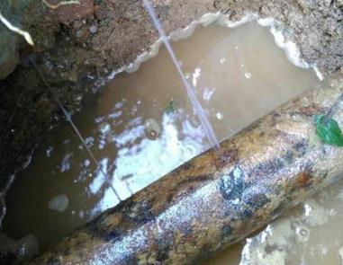 高港楼顶渗水维修公司分享下地暖漏水的原因及检测方法。